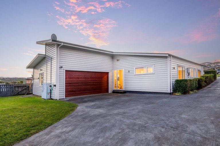 Photo of property in 21 Tasman Close, Aotea, Porirua, 5024