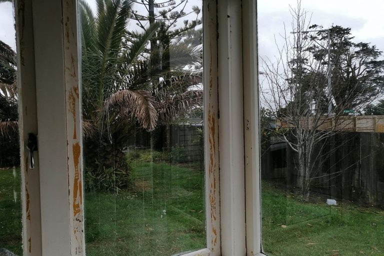 Photo of property in 3170 Great North Road, New Lynn, Auckland, 0600