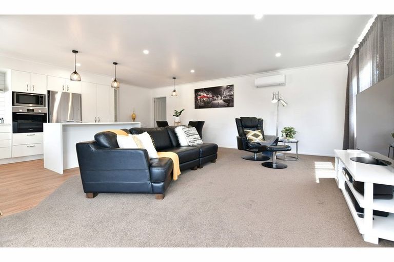 Photo of property in 3 Waitaha Close, Orewa, 0931