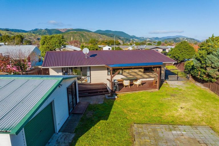 Photo of property in 125 Makarini Street, Paraparaumu, 5032