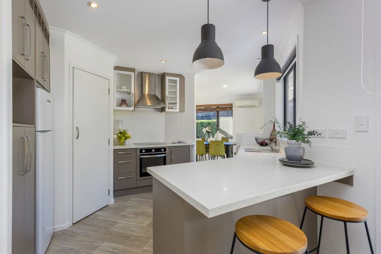 Photo of property in 33 Admirals Court Drive, Greenhithe, Auckland, 0632