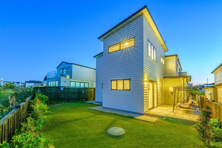 Photo of property in 18 Kano Way, Hobsonville, Auckland, 0616