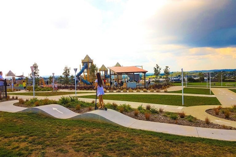 Photo of property in 15 Impatiens Lane, Massey, Auckland, 0614