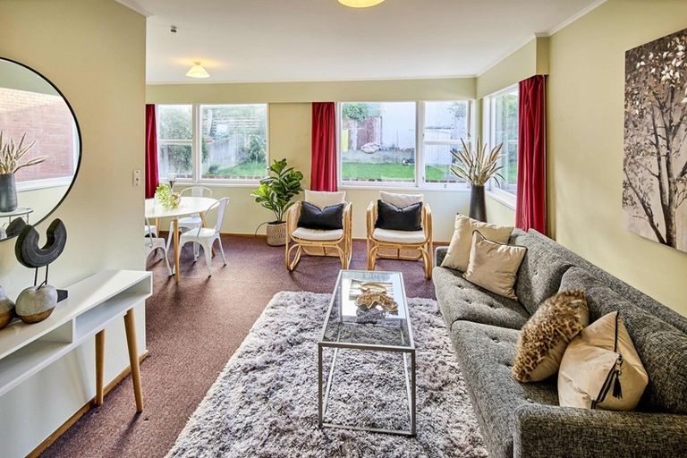 Photo of property in 2/16 Rolleston Street, Mount Cook, Wellington, 6021