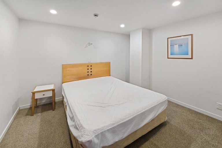 Photo of property in Terrace Heights Apartments, 6b/163 The Terrace, Wellington Central, Wellington, 6011