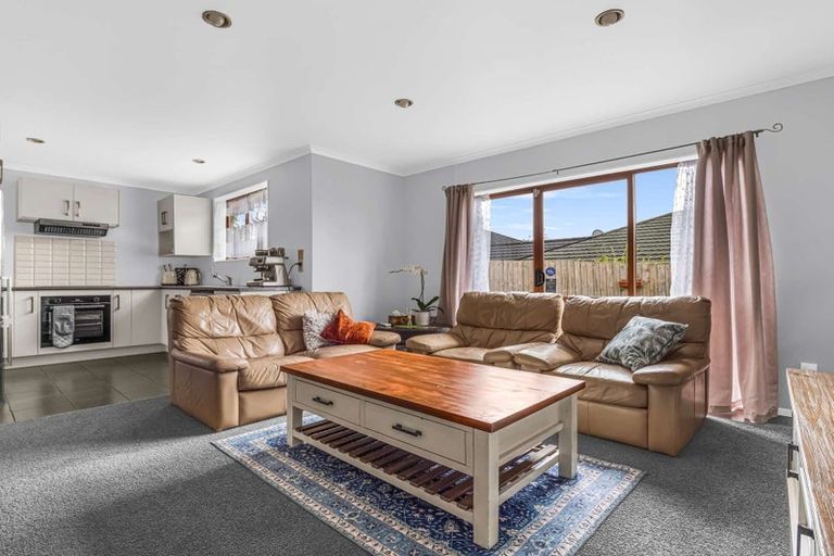 Photo of property in 10 Marblewood Grove, Pukekohe, 2120