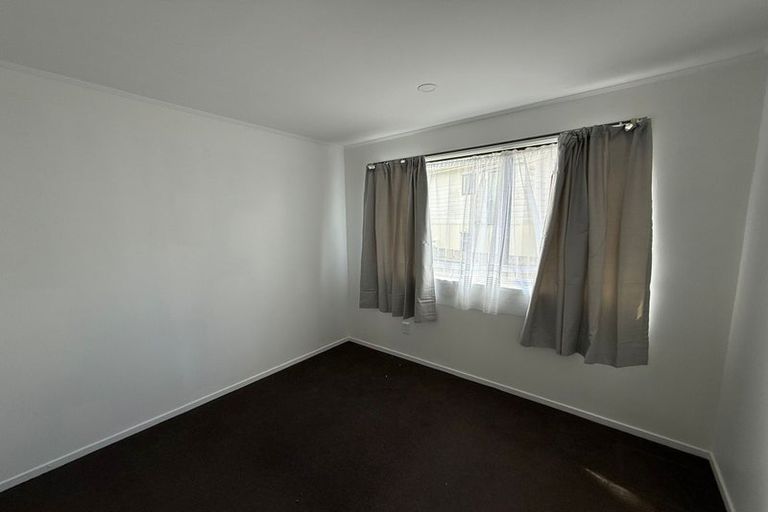 Photo of property in 9 Edwin Freeman Place, Ranui, Auckland, 0612