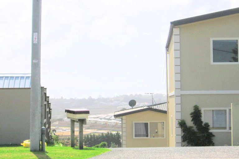 Photo of property in 1/11 Spencer Road, Oteha, Auckland, 0632