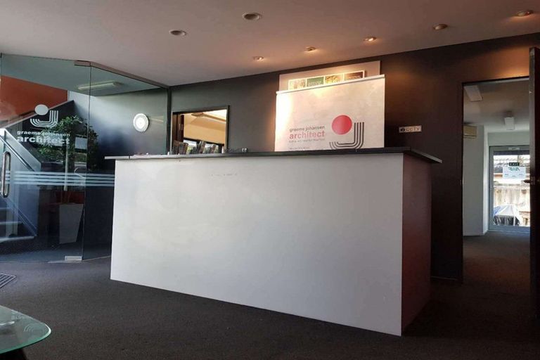Photo of property in 1/108 Lincoln Road, Henderson, Auckland, 0610