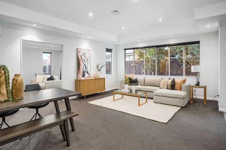 Photo of property in 32 Linkwater Way, Parklands, Christchurch, 8083