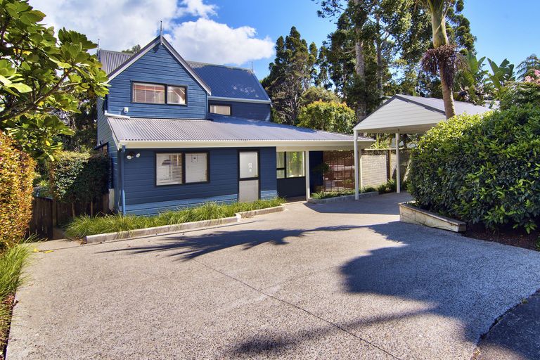 Photo of property in 111 Daffodil Street, Titirangi, Auckland, 0604