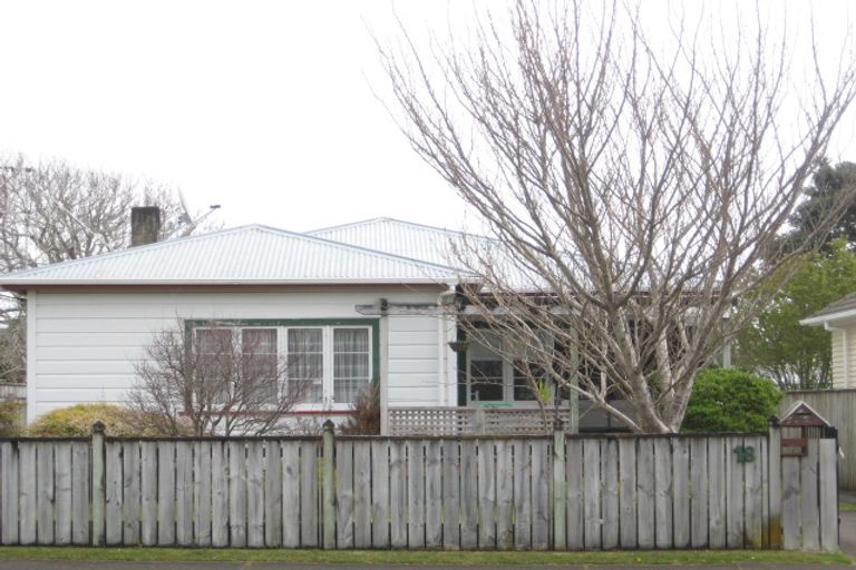 Photo of property in 18 Waimea Street, Westown, New Plymouth, 4310