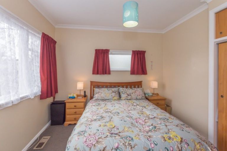 Photo of property in 61 Kawiu Road, Levin, 5510