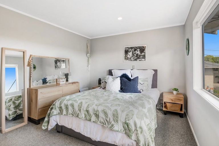 Photo of property in 12 Makiri Street, Helensville, 0800