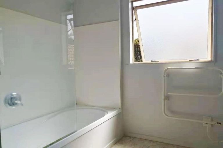 Photo of property in 1/111 Seaview Road, Glenfield, Auckland, 0629