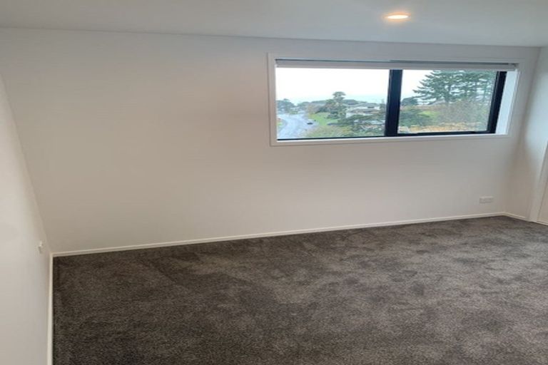 Photo of property in 1/2 Jadewynn Drive, Massey, Auckland, 0614