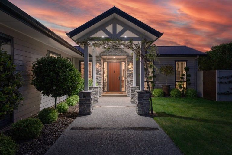 Photo of property in 29 Pukenamu Road, Rainbow Point, Taupo, 3330