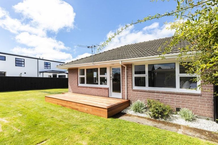 Photo of property in 2/15 Winton Street, St Albans, Christchurch, 8014