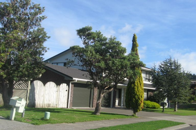 Photo of property in 17 Observatory Close, Whitby, Porirua, 5024