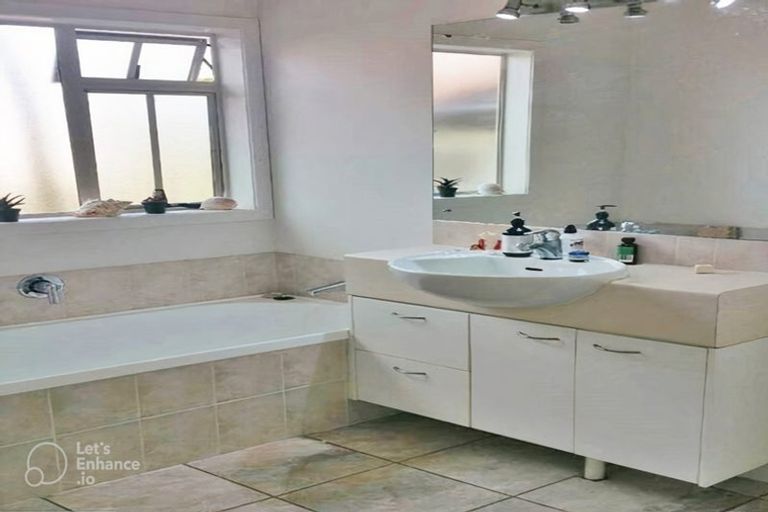 Photo of property in 6 Ponderosa Drive, Oteha, Auckland, 0632