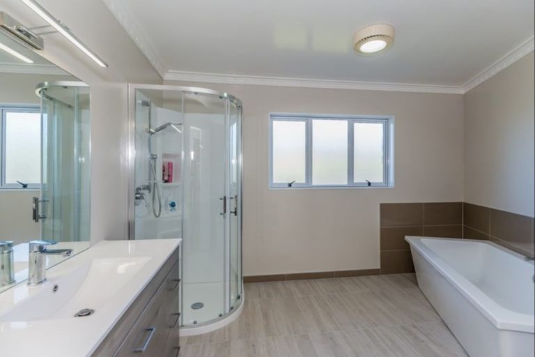 Photo of property in 72 Fairfield Road, Levin, 5510