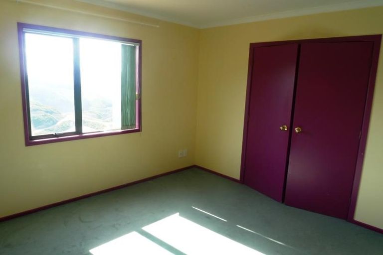 Photo of property in 11 Bennett Grove, Newlands, Wellington, 6037