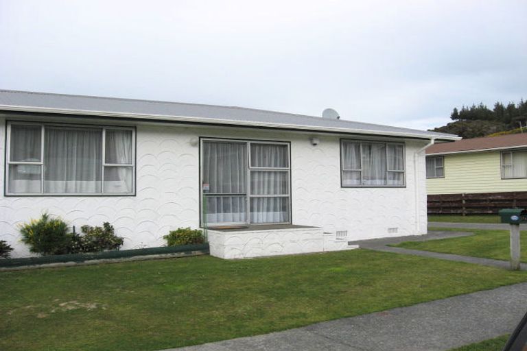 Photo of property in 17 Kendal Grove, Wainuiomata, Lower Hutt, 5014