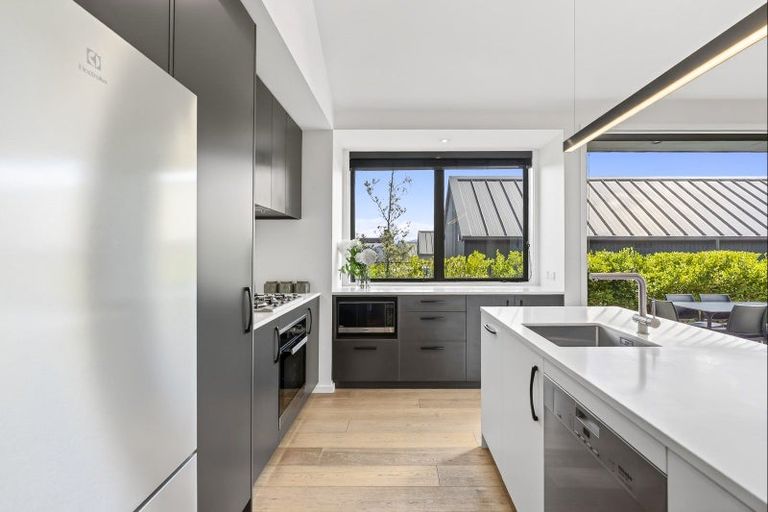Photo of property in 2 Kotuku Lane, Jacks Point, Queenstown, 9371