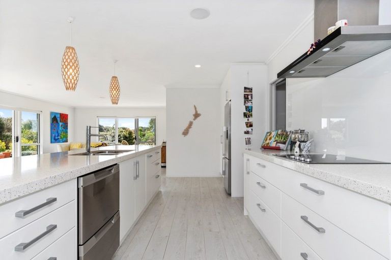 Photo of property in 6 Royal Ascot Drive, Papamoa Beach, Te Puke, 3187