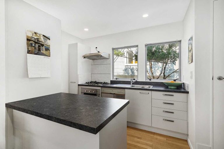 Photo of property in 152c Tasman Street, Mount Cook, Wellington, 6021