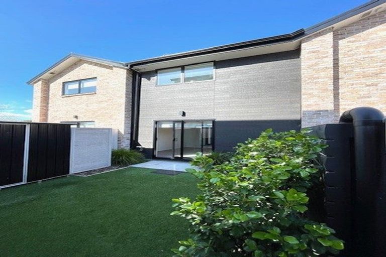 Photo of property in 2/57 Taikata Road, Te Atatu Peninsula, Auckland, 0610