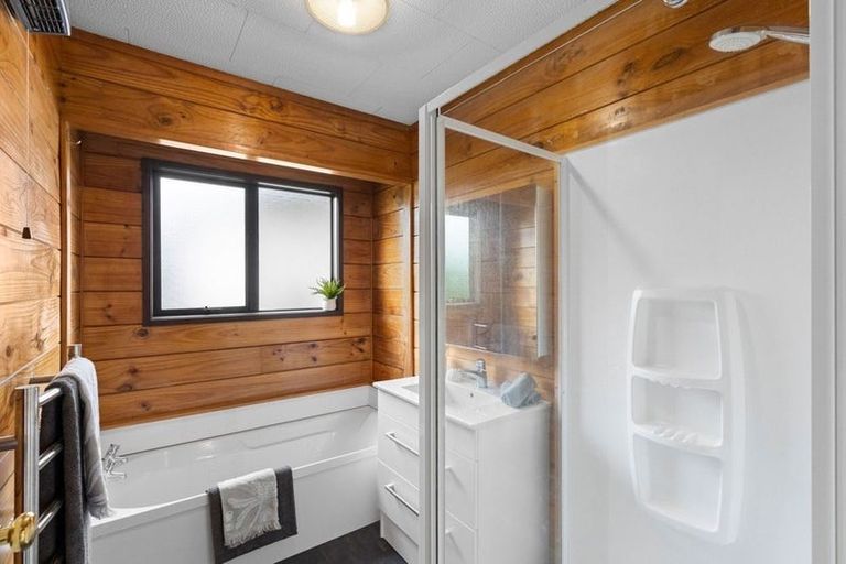 Photo of property in 64 Bassett Road, Johnsonville, Wellington, 6037