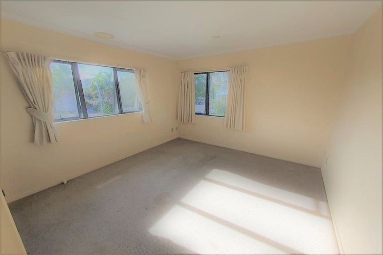 Photo of property in 9 Parkvale Grove, Te Atatu Peninsula, Auckland, 0610