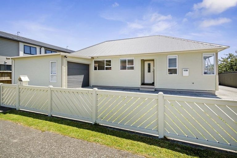 Photo of property in 5 Best Street, Wainuiomata, Lower Hutt, 5014