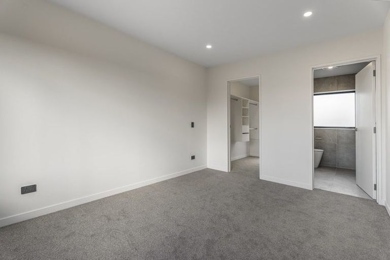 Photo of property in 98e Royal Road, Massey, Auckland, 0614