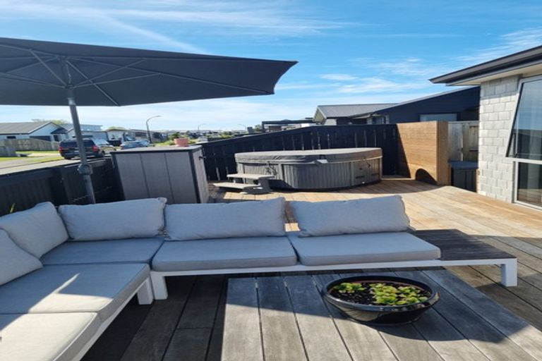 Photo of property in 37 Franks Way, Papamoa Beach, Papamoa, 3118