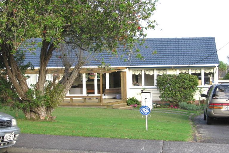 Photo of property in 41 Coniston Avenue, Te Atatu South, Auckland, 0610