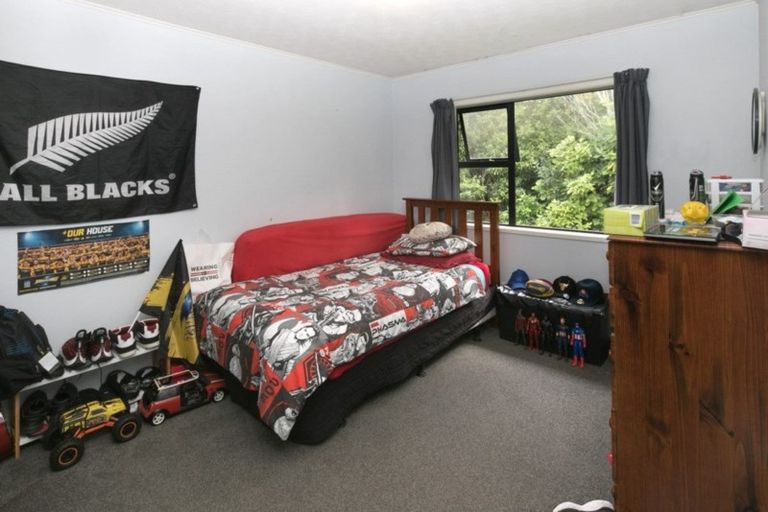 Photo of property in 40 Link Road, Newlands, Wellington, 6037