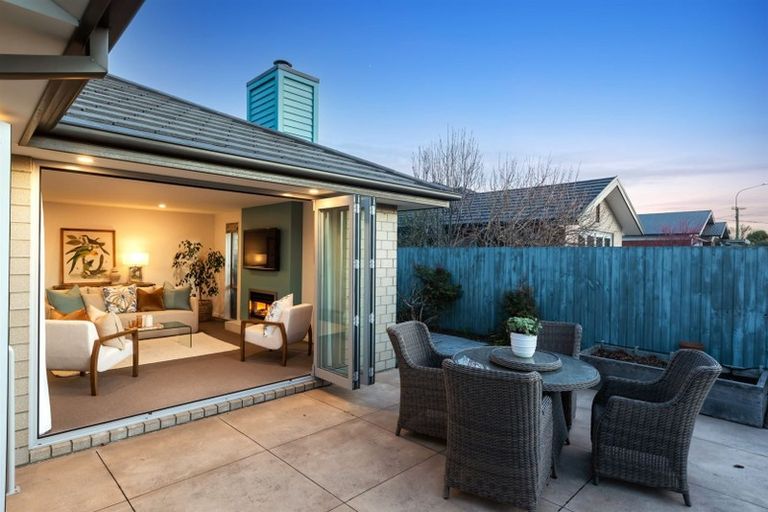 Photo of property in 4 Gamblins Road, Saint Martins, Christchurch, 8022