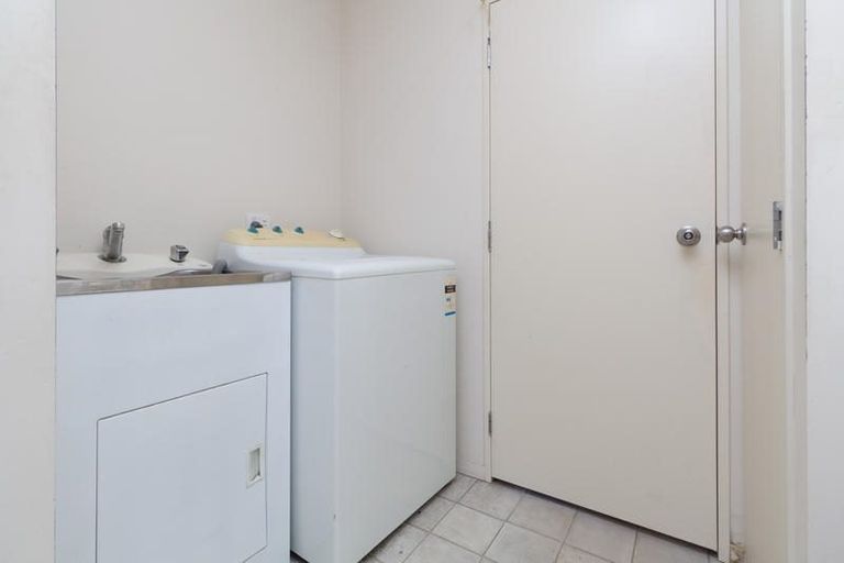 Photo of property in 10/242 Great North Road, Henderson, Auckland, 0612