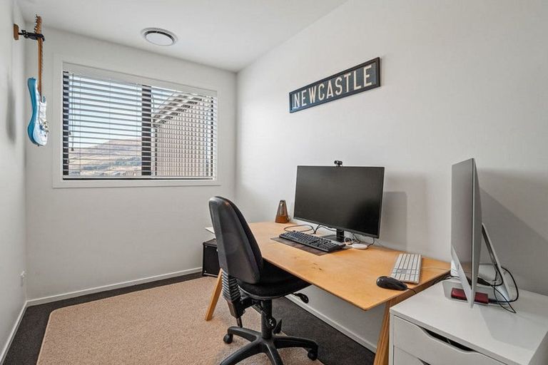 Photo of property in 37 Barn Road, Jacks Point, 9371