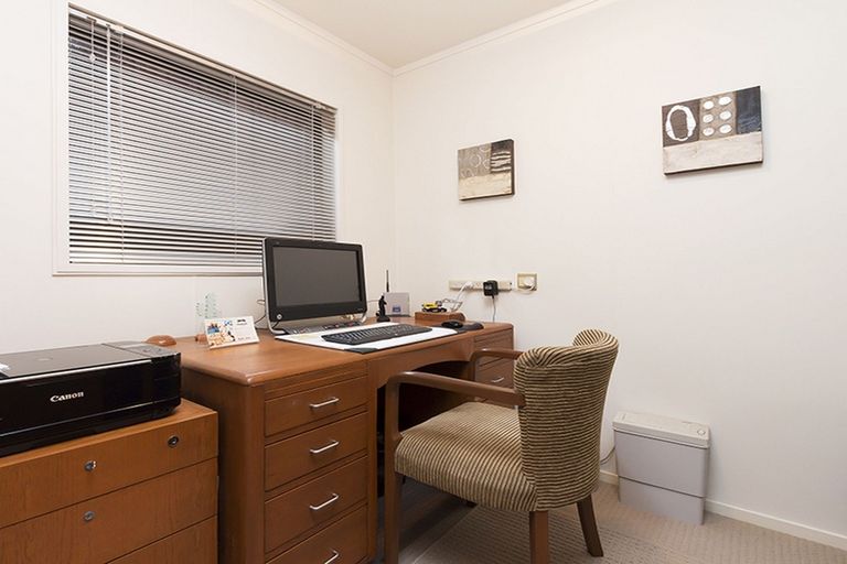 Photo of property in 6 Redoubt Road, Goodwood Heights, Auckland, 2105