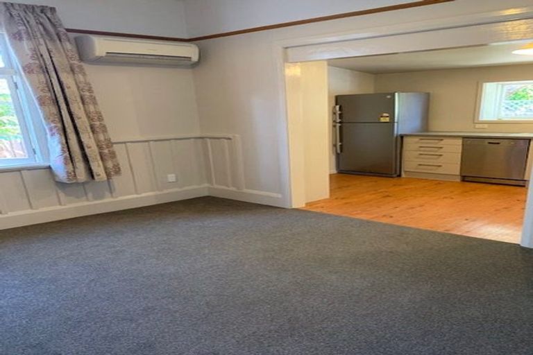 Photo of property in 17 Lyndon Street, Riccarton, Christchurch, 8011