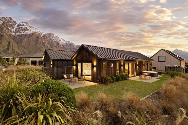 Photo of property in 17 Kerrera Lane, Jacks Point, Queenstown, 9371