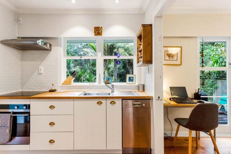 Photo of property in 13 Sylvan Valley Avenue, Titirangi, Auckland, 0604