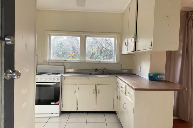 Photo of property in 19 Golf Road, New Lynn, Auckland, 0600
