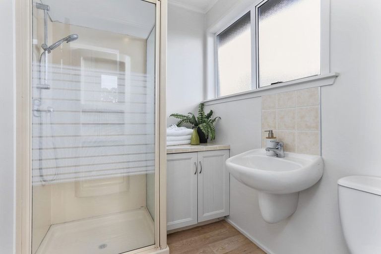 Photo of property in 1/50 Kaipatiki Road, Glenfield, Auckland, 0629