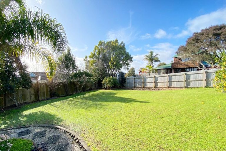 Photo of property in 71 Keegan Drive, Massey, Auckland, 0614