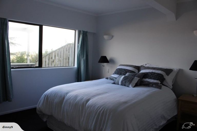 Photo of property in 15 Inverell Way, Seatoun, Wellington, 6022