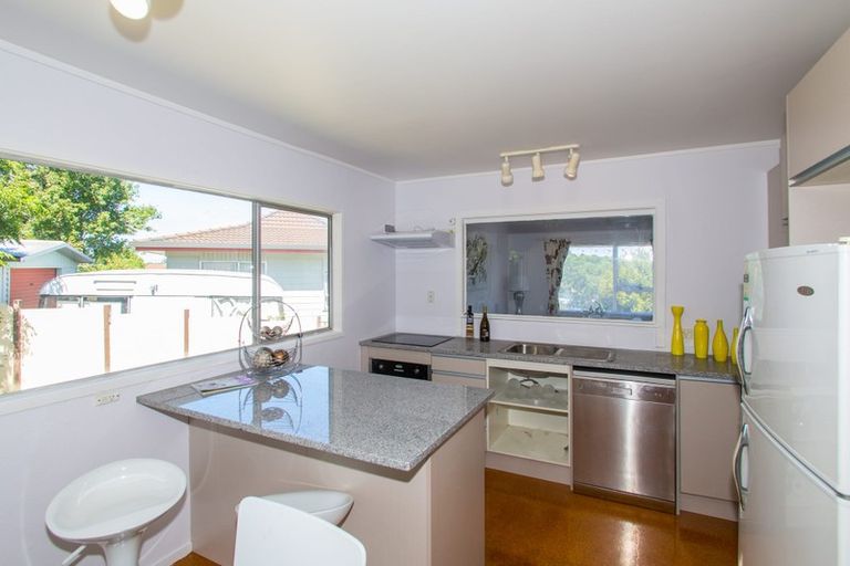 Photo of property in 13 Merida Place, Unsworth Heights, Auckland, 0632